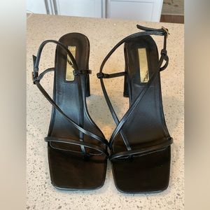 BILLINI Strappy Heel in black - size 8